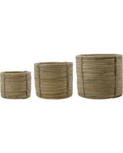 Tre flettede kurve i forskellige størrelser og naturlig lys brun farve.