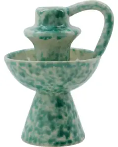 Grøn lysestage med spættet mønster, bred base og skålformet midtersektion.