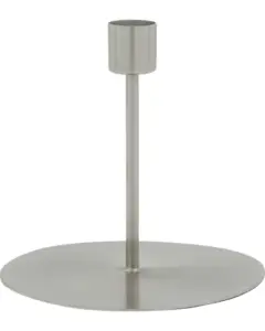 Minimalistisk lysestage med rund base og cylindrisk holder, sølv finish, glat og reflekterende.