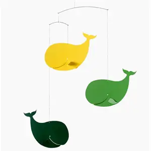 Flensted hanging art - Happy Whales mobile - Uro - Grøn/gul