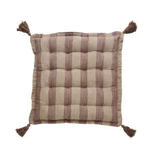 Kvadratisk siddehynde med beige og lysebrune striber, tufted design og kvaster i hjørnerne.