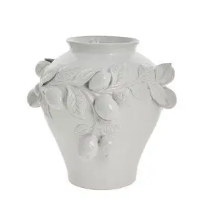 Hvid vase med citron- og bladrelief, glat og skinnende overflade, detaljeret design.
