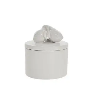 Hvid, cylinderformet krukke med låg dekoreret med citron- og bladformede ornamenter.