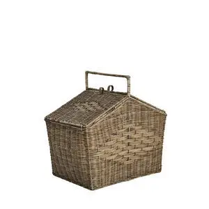 Rektangulær picnic-kurv med skråtop, håndtag og vævet mønster i naturfarve.