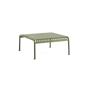 Olivengrøn lavt bord med slatted bordplade og minimalistisk design, fire ben.