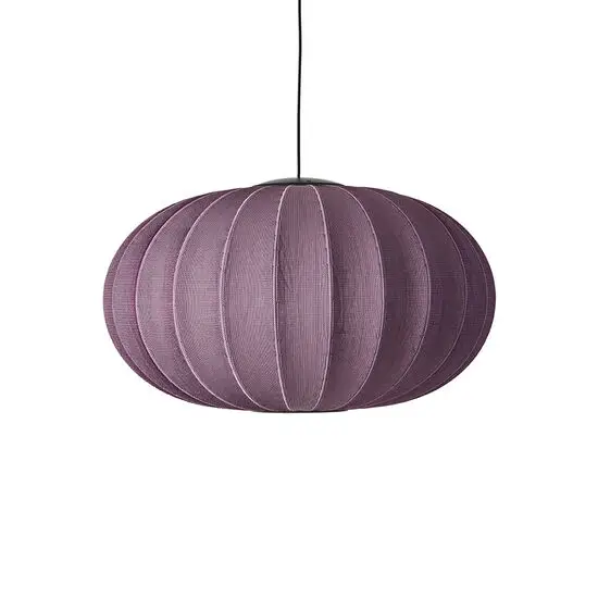 Oval pendellampe i burgunder med strikket design.