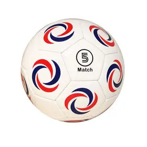 Fodbold i størrelse 5 med røde og blå mønstre, mærket "Match."