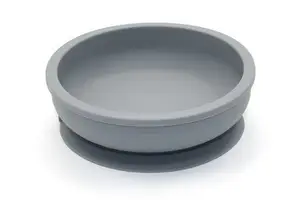 Grå silikoneskål med sugekopbase og glat, blank finish. Rund form, ensartet dybde.