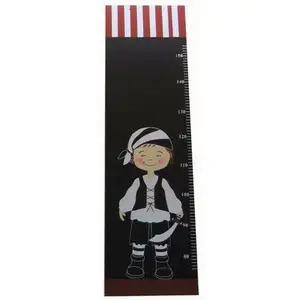 Pirattema målepind med tegneseriefigur, lodret måleskala og stribet topdesign.