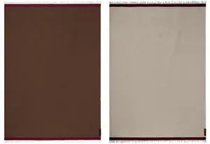 Kast i brun og beige med frynser langs kanterne, fladt udlagt.