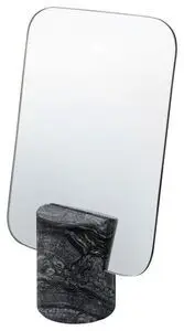 Rektangulært spejl med afrundede hjørner på cylindrisk base i sort/grå marmor. Fritstående design.