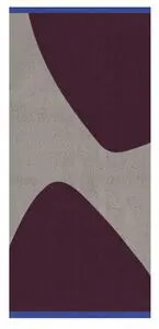 Rektangulær måtte med geometrisk design i vinrød og grå, blå kant.