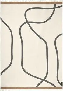 Mette Ditmer SHADOW plaid i off-white med abstrakte grå linjer og frynser langs kanterne.