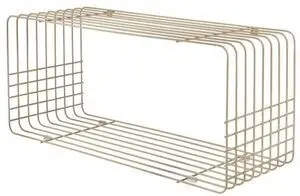 Rektangulær sandfarvet trådreol med gitterdesign. Parallelle lodrette og vandrette linjer.