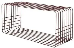 Vinreol i trådnet, rektangulær og minimalistisk, til vægmontering.