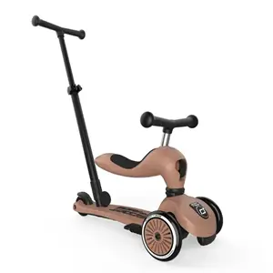 Mocha-farvet løbehjul med tre hjul og "SCOOT and RIDE" på siden.