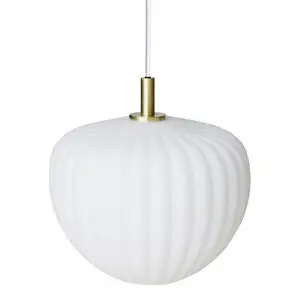 Moudhome - MOMA pendel - opal glas og børstet messing - hvid ledning