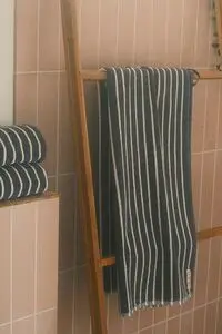Moudhome - LINO Stribet Håndklæde, Moss Green