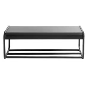Minimalist sort hylde med rektangulær form, topflade og åbent afsnit understøttet af vandrette stænger.