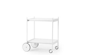 Lys grå rullevogn med to hylder og store baghjul, minimalistisk design fra Normann Copenhagen.