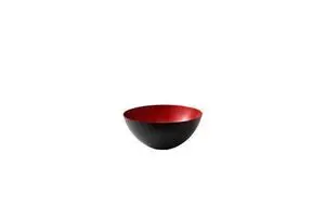 Rund Krenit skål med sort yderside og rød inderside, glat og elegant design fra Normann Copenhagen.