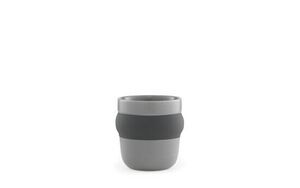 Normann Copenhagen Obi Espresso Cup med to-farvet design og mørkt bånd, kompakt og rundet kant.