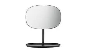 Ovalt spejl med justerbar vippefunktion og flad, oval base fra Normann Copenhagen.