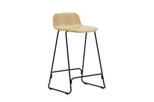 Barstol med ryglæn, sort metalramme og fodstøtte, moderne design fra Normann Copenhagen.