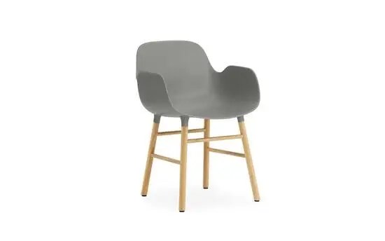 Normann Copenhagen - Form stol m. armlæn - grå/eg