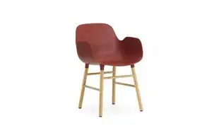 Normann Copenhagen - Form Armchair - Rød m. ben i eg
