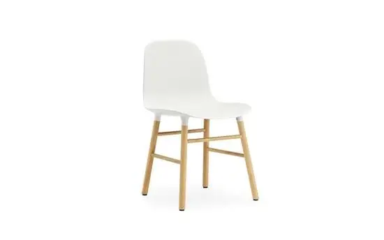 Normann Copenhagen - Form Chair Oak - Stol i Hvid og Eg