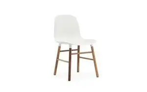 Normann Copenhagen - Form Chair - Hvid m. valnød ben