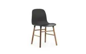 Normann Copenhagen - Form Chair - Sort m. valnød ben