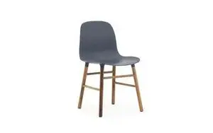 Normann Copenhagen - Form Chair - Blå m. valnød ben