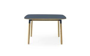 Normann Copenhagen - Form Table 120 x 120 cm - Blå/Eg