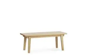Rektangulært sofabord i lyst træ med fire lige ben og en flad bordplade, minimalistisk design.