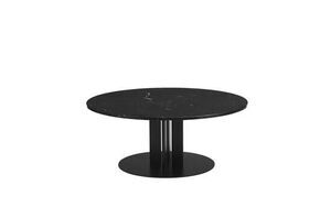 Rundt sofabord med mørkt mønsteret bordplade og central cylindrisk base fra Normann Copenhagen.