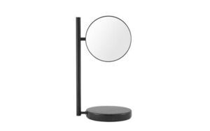 Rundt spejl på lodret stander med rund base, minimalistisk design, Normann Copenhagen - Pose Mirror.