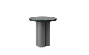 Rundt bord med mørk bordplade og tre cylinderformede ben i gråt design fra Normann Copenhagen.