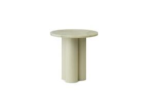 Rundt bord med tre cylindriske ben i lys grøn, designet af Normann Copenhagen.