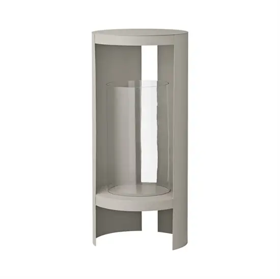 Cylindrisk udendørs lanterne med taupe ramme og glasbeholder, åbent design med lodrette udskæringer.