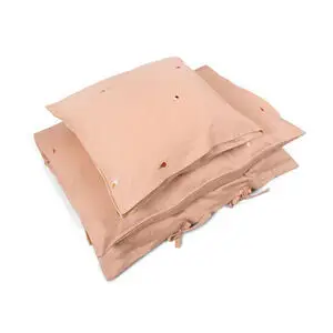 Oyoy - Baby sengetøj GOTS (70x100 cm) – Broderet Cool Summer – Frappé