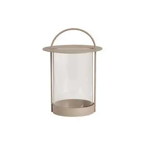 Cylindrisk lanterne med glas, låg og hank. Enkel og stilren i lerfarvet design.