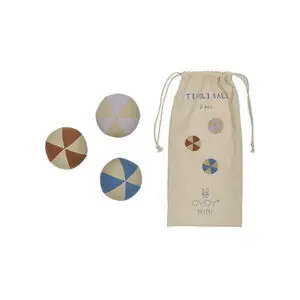 Tre farverige bolde ved beige pose med teksten "TIVOLI BALL 3 PCS" og "OYOY MINI."