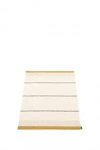 Rektangulært tæppe med vandrette striber og okkerfarvede kanter øverst og nederst.