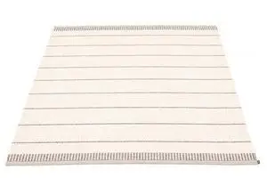 Tæppe med lyse og mørke striber, lys rosa farve, indviklet kantmønster med parallelle linjer.