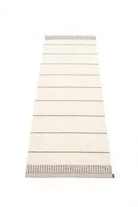 Rektangulært tæppe i lys rosa med mørkere striber og tydelig mønstret kant.