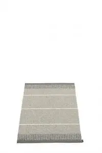 Tæppe med striber i grå nuancer og mørkere kanter, størrelse 60x85cm.