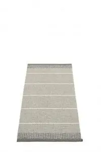 Rektangulært tæppe med vandrette grå striber og mørkere bånd ved enderne, 60x125 cm.
