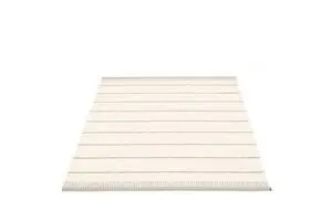 Tæppe i lys, varm grå med vandrette striber og tydelige kanter i begge ender.